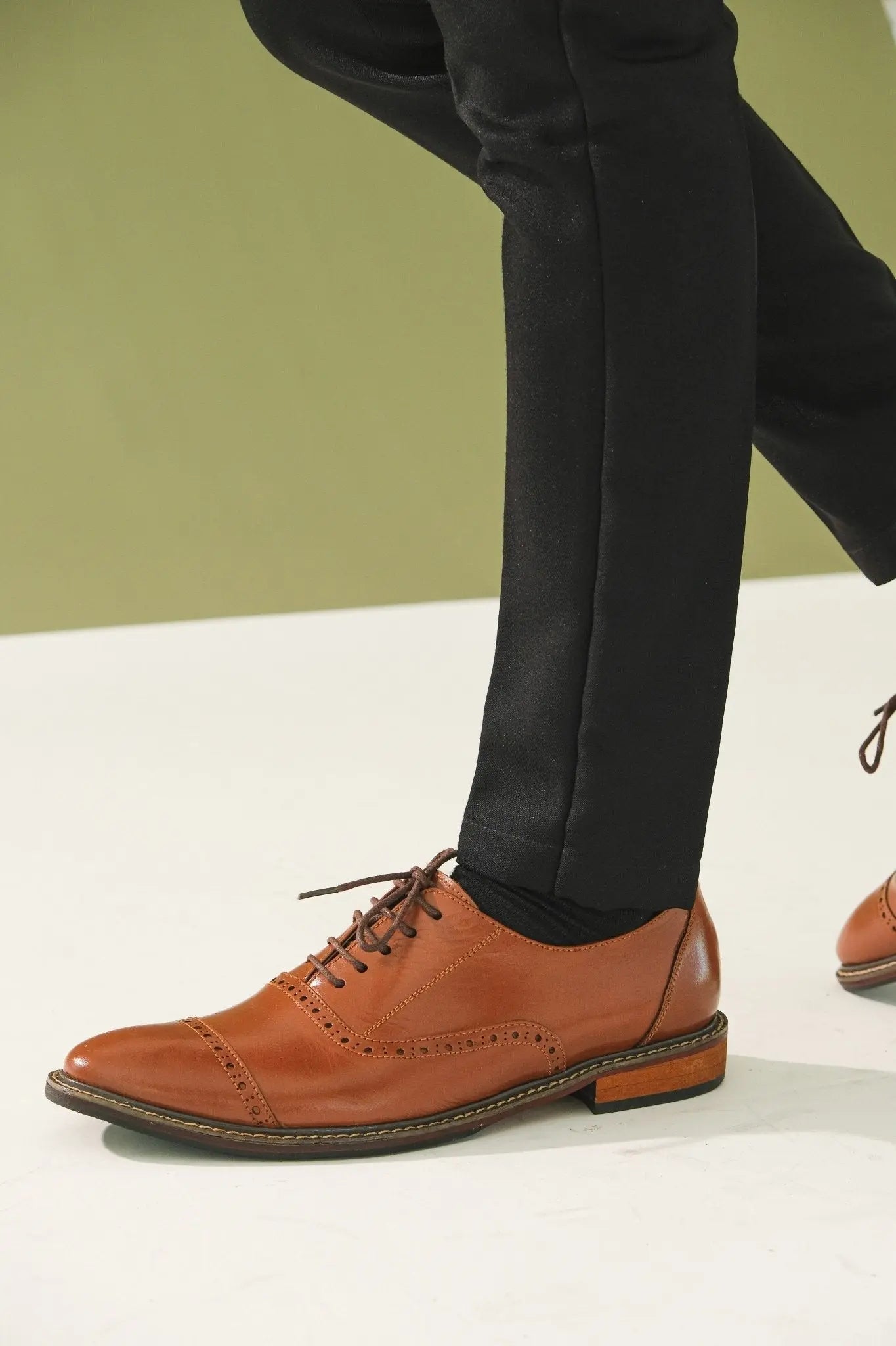 FELIX Cap Toe Holes Oxford - Tan | by Mariqueño ( )