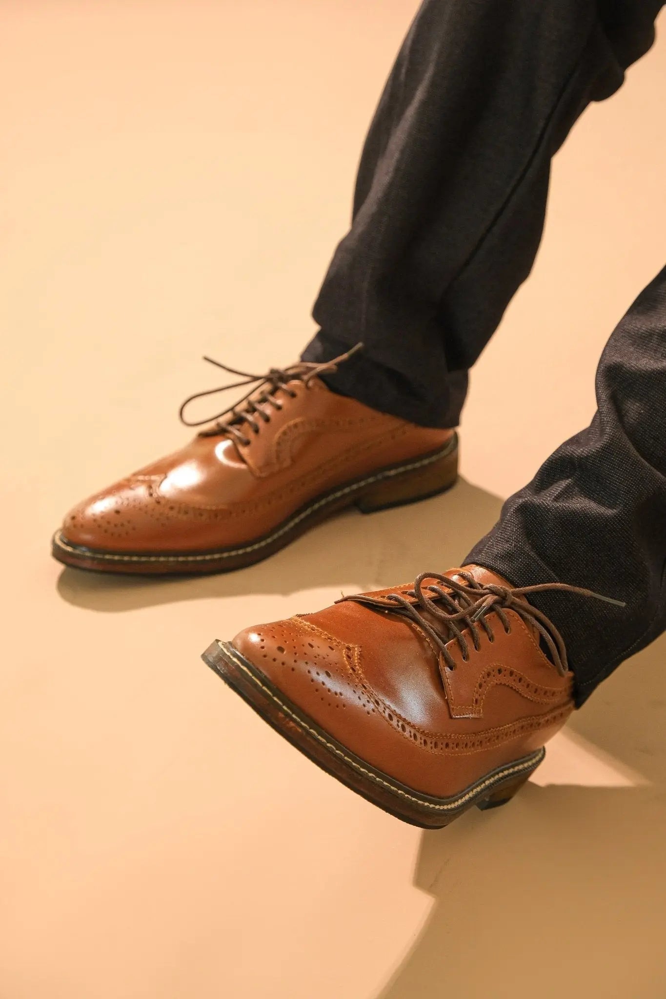 QUEZON Longwing Oxford - Tan | by Mariqueño ( )
