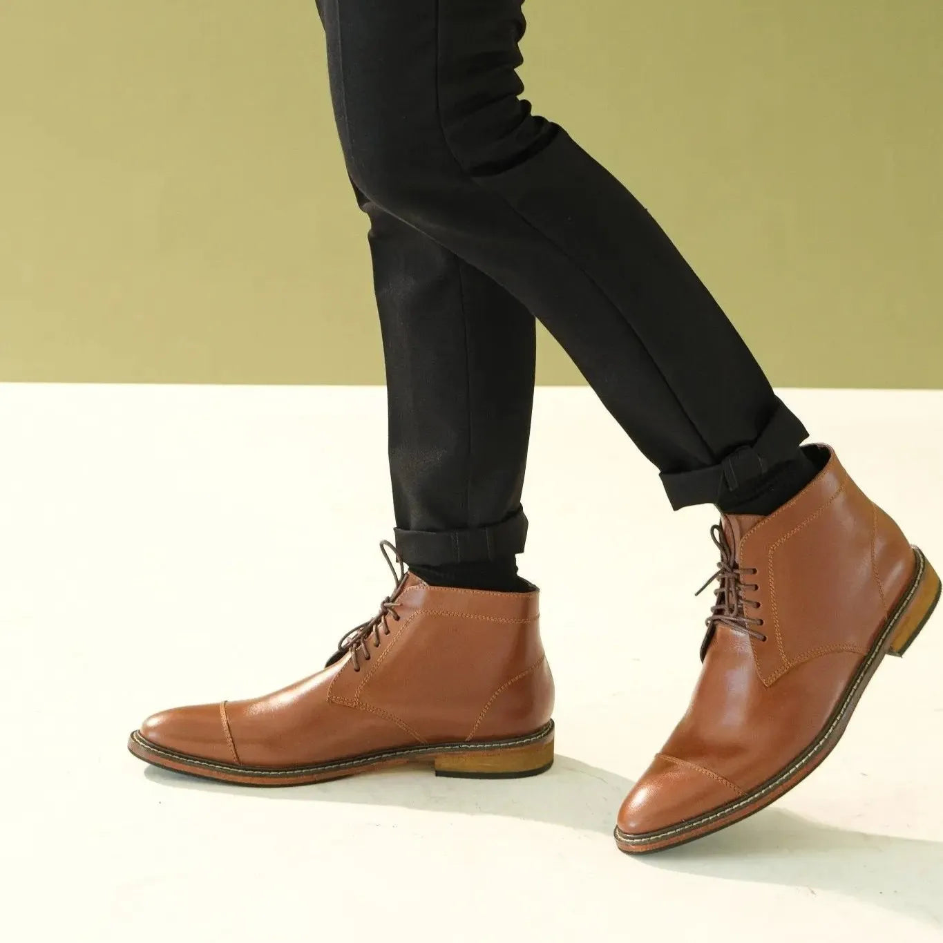 Model wearing a pair of tan brown Chukka Boots
#color_tan