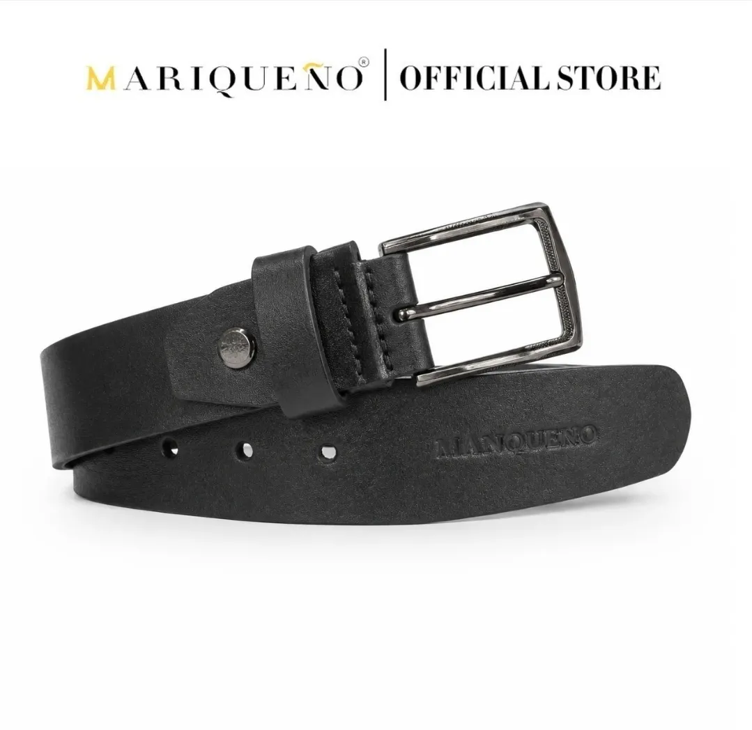 Black leather belt with silver buckle on a white background, branded as Mariqueño.
#color_black
