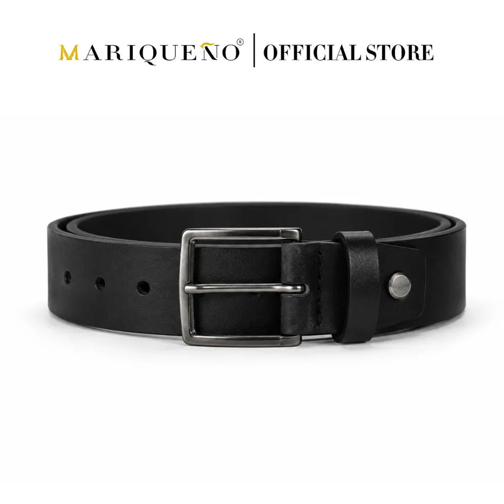 Black leather belt with silver buckle on a white background, branded as Mariqueno.
#color_black