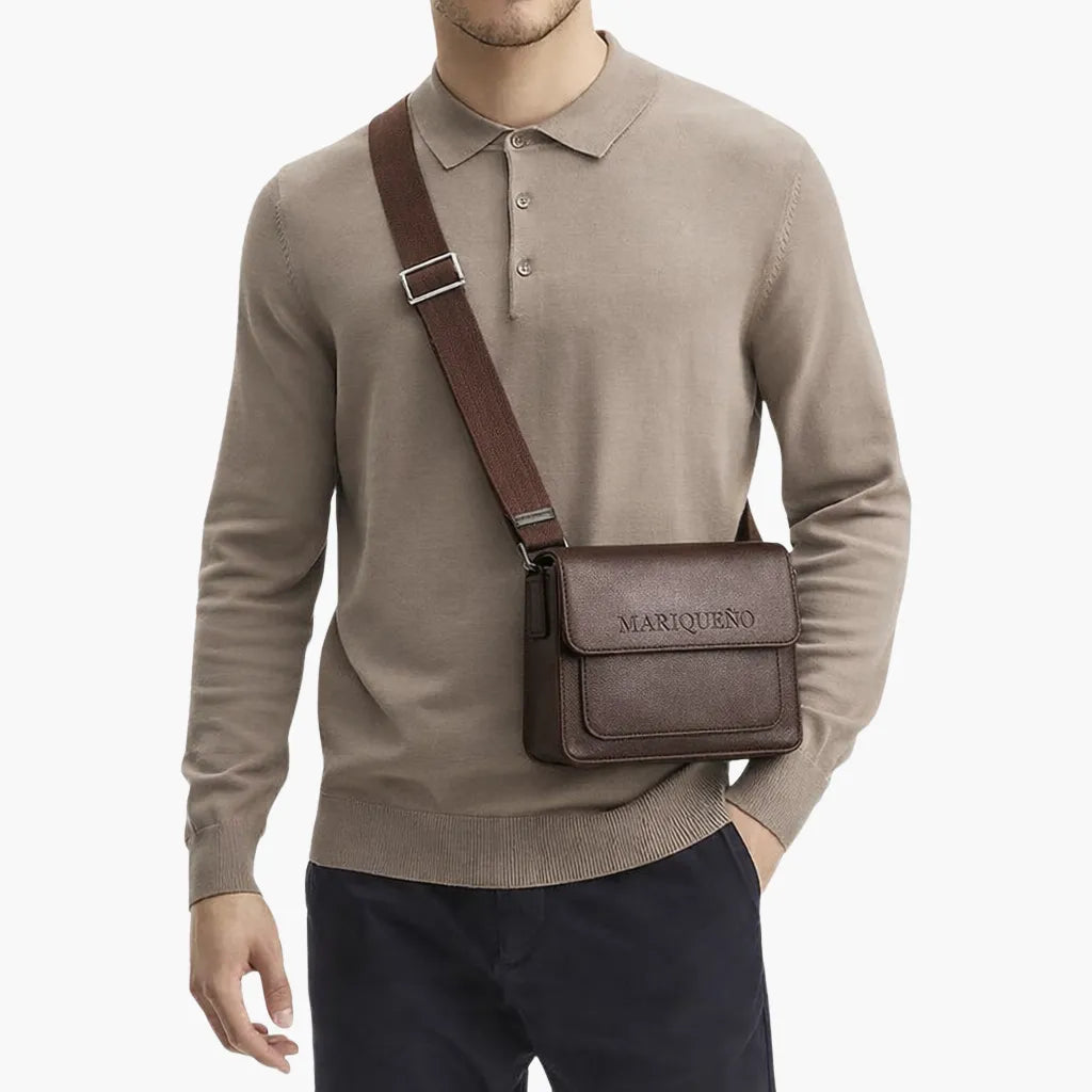 Man wearing a brown sweater with a walnut brown mariqueno top handle bag on a white background
#color_walnut