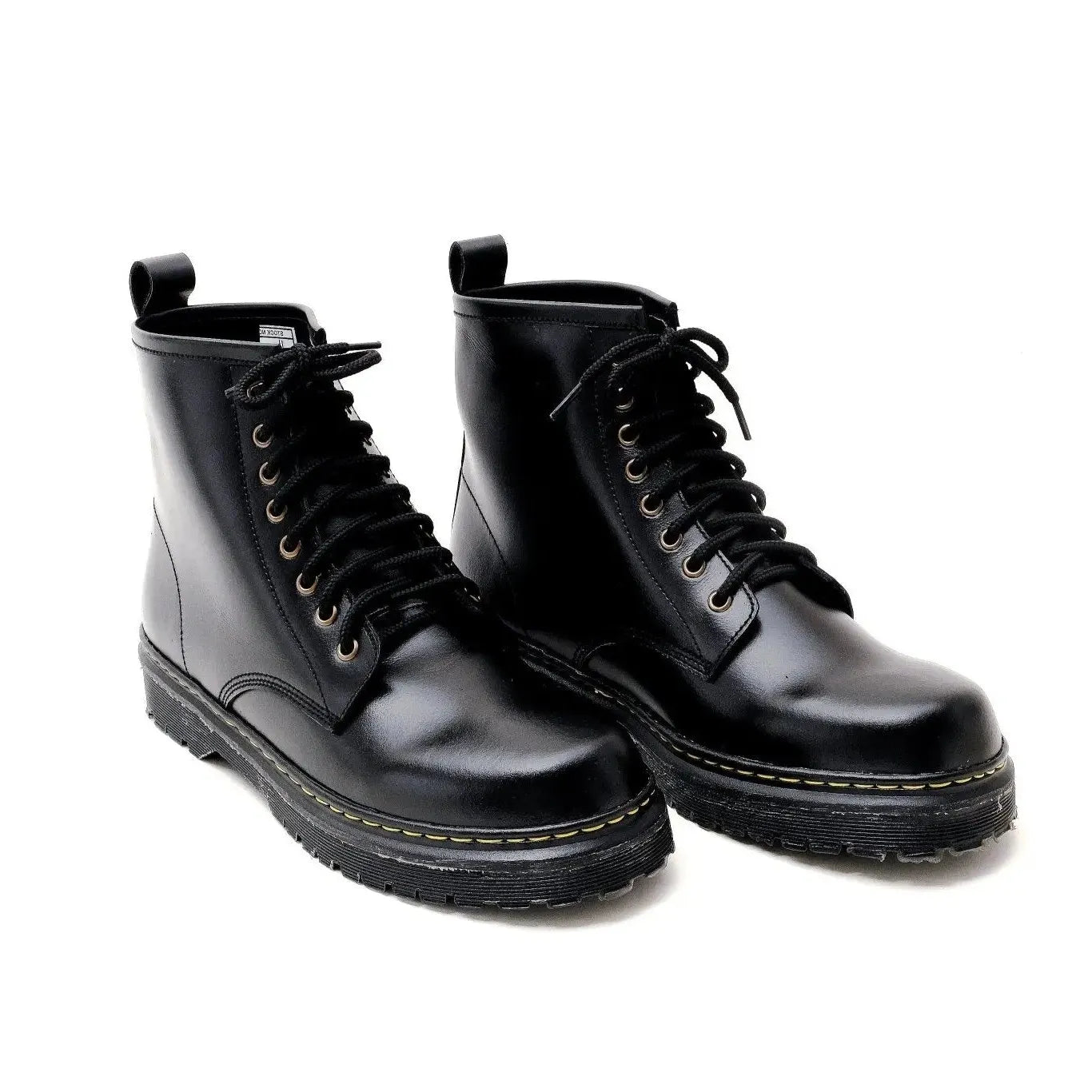 High cut black boots
#color_black