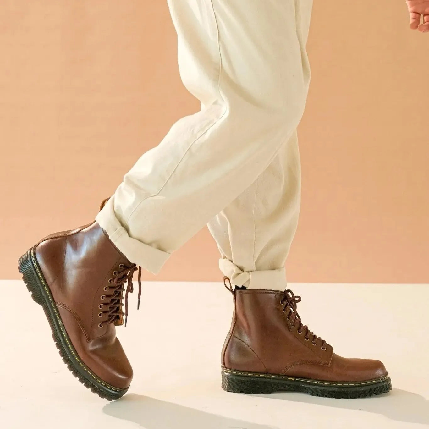 High cut walnut brown boots
#color_walnut