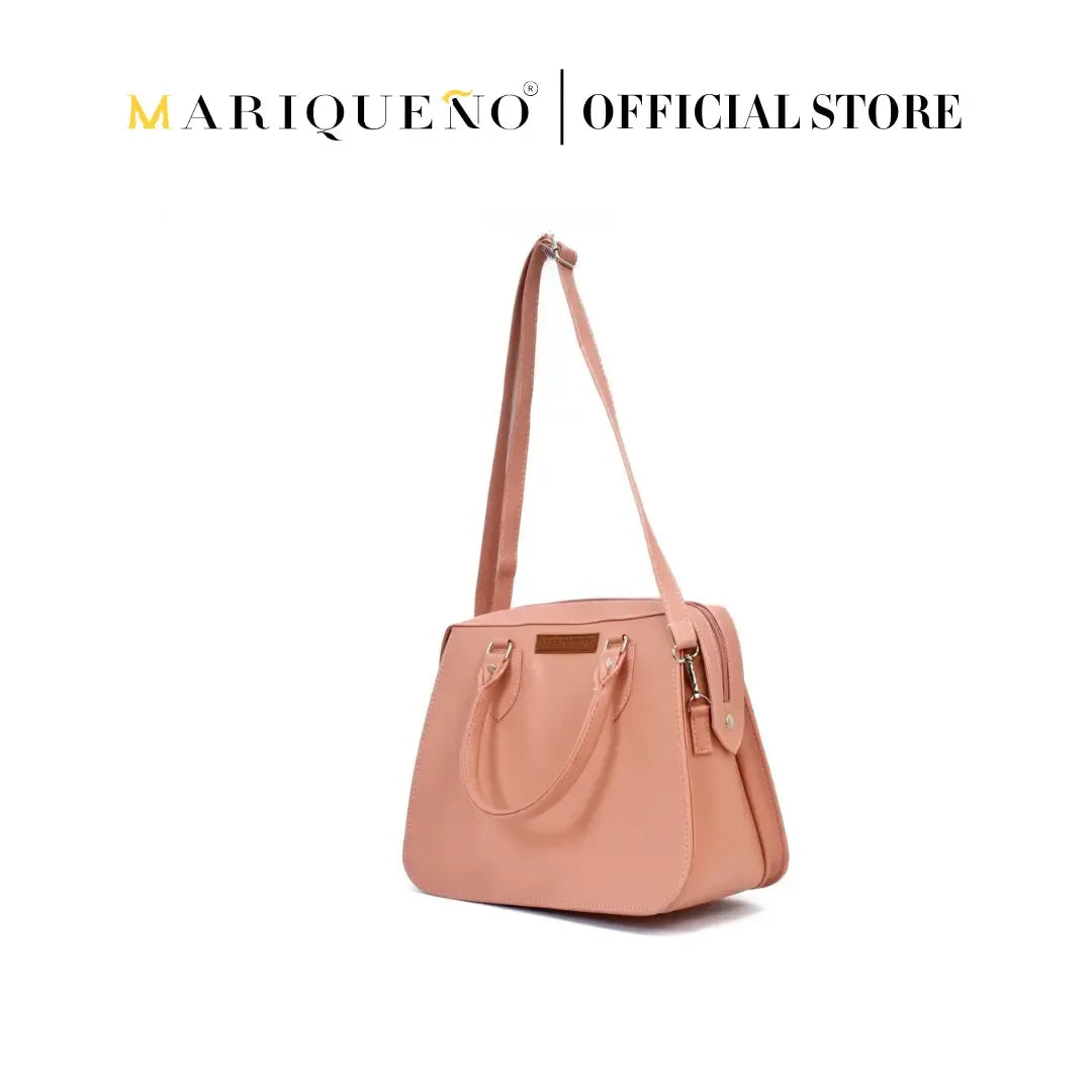 Pink handbag with shoulder strap on a white background, featuring the Mariqueño brand.
#color_salmon pink