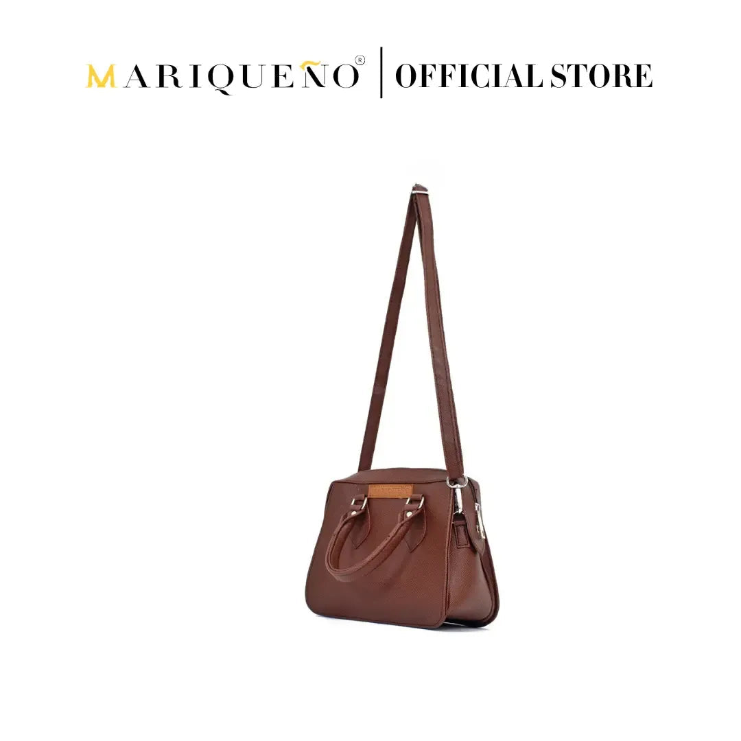 Brown handbag with shoulder strap on a white background, featuring the Marqueéno brand.
#color_choco brown