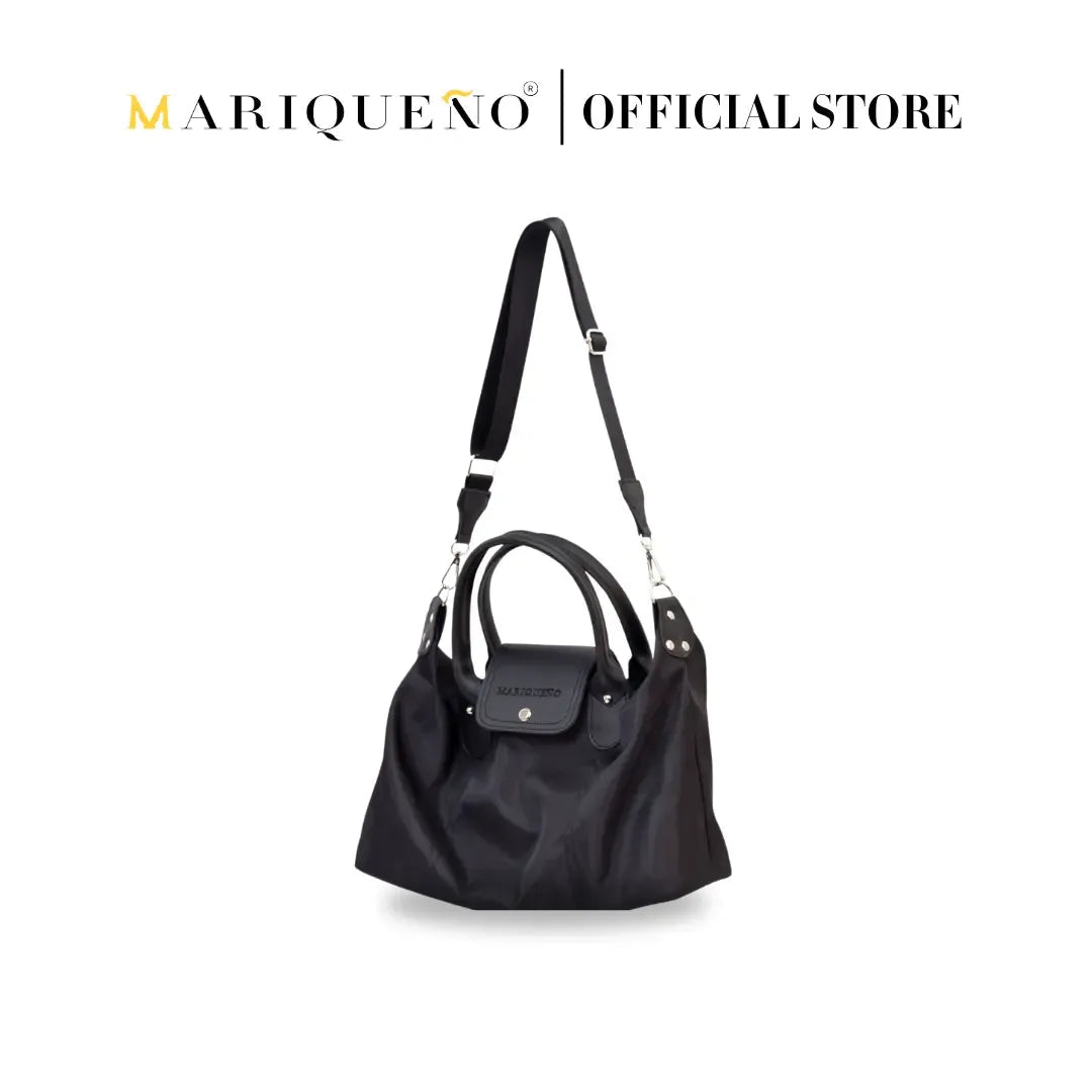 Black handbag with shoulder strap on a white background, featuring the Mariqueéno brand.
#color_black