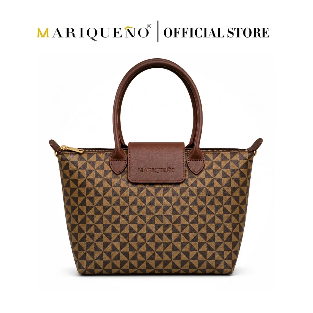 Brown patterned handbag with brown handle on a white background, featuring the Mariqueno brand.
#color_choco brown geo