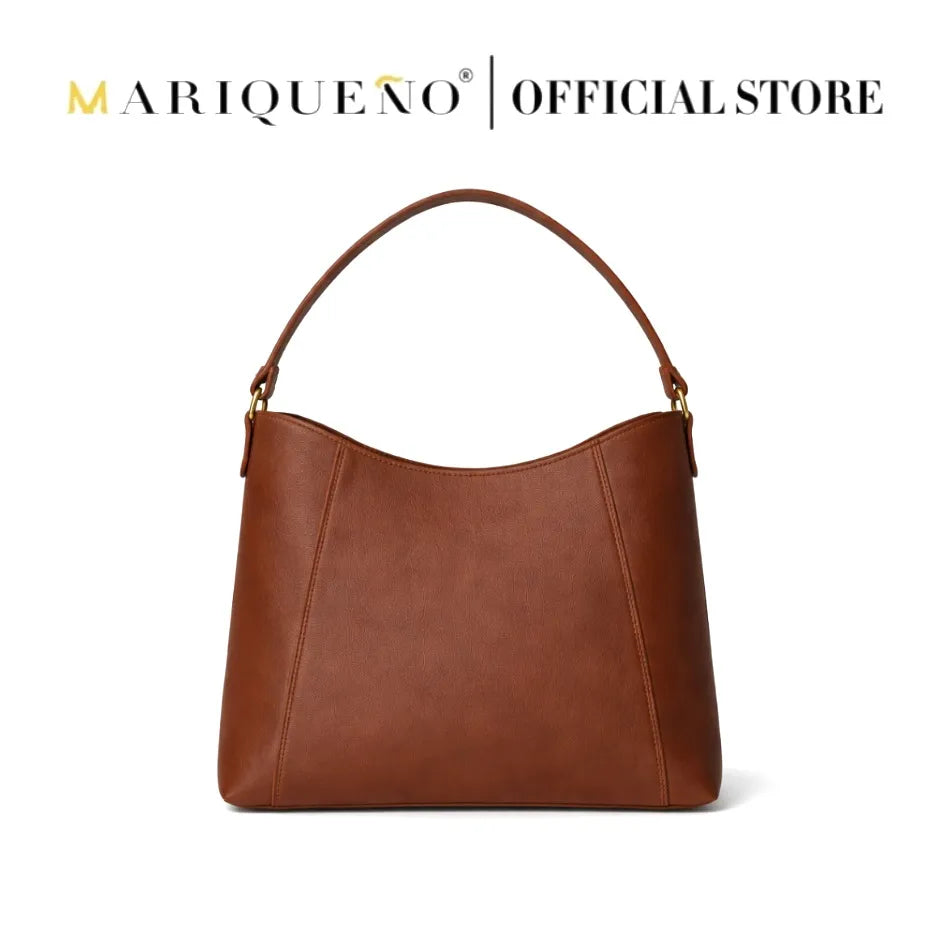 Brown handbag with gold hardware on a white background, featuring the Mariqueño brand.
#color_choco brown