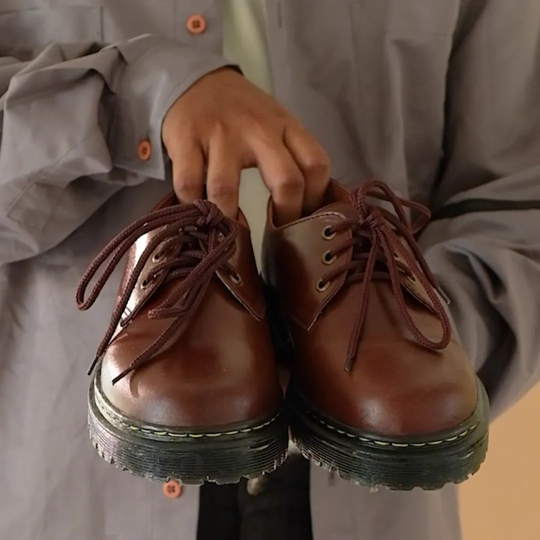 Low cut boots in Walnut brown color
#color_walnut