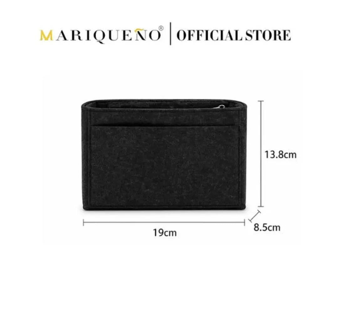 Black pouch with dimensions labeled on a white background, featuring the Mariqueno brand.
#color_black