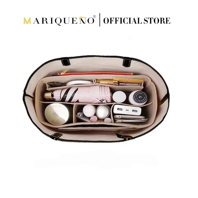 Organized bag with various items on a white background, featuring the Mariqueno brand.
#color_cream