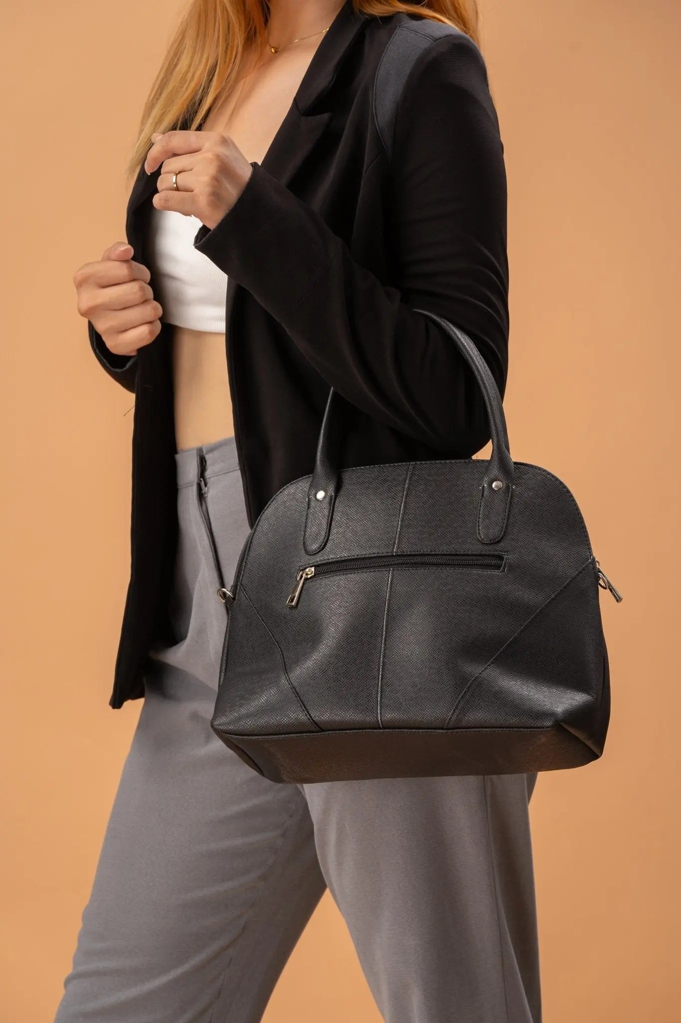 MEREDITH Alma Sling Bag in Black - Mariqueño