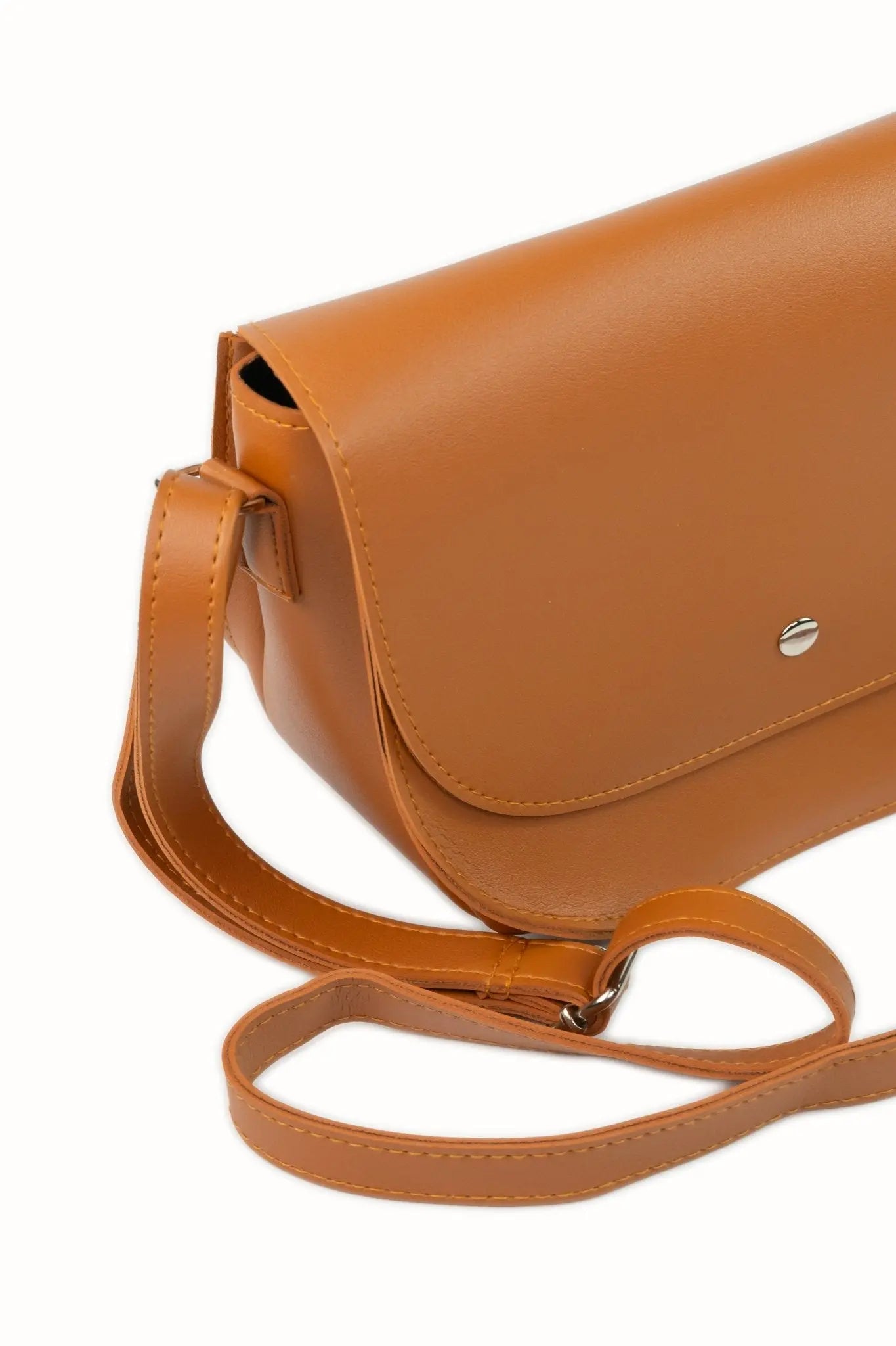 MADISON Classic Sling Bag in Tan Brown - Mariqueño