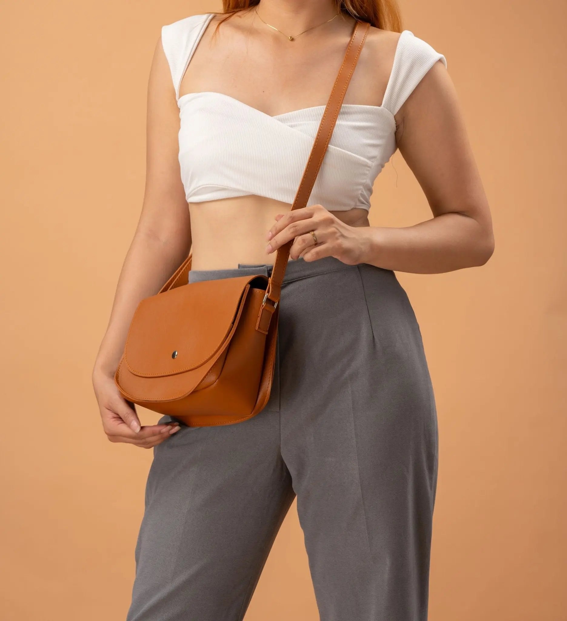 MADISON Classic Sling Bag in Tan Brown - Mariqueño