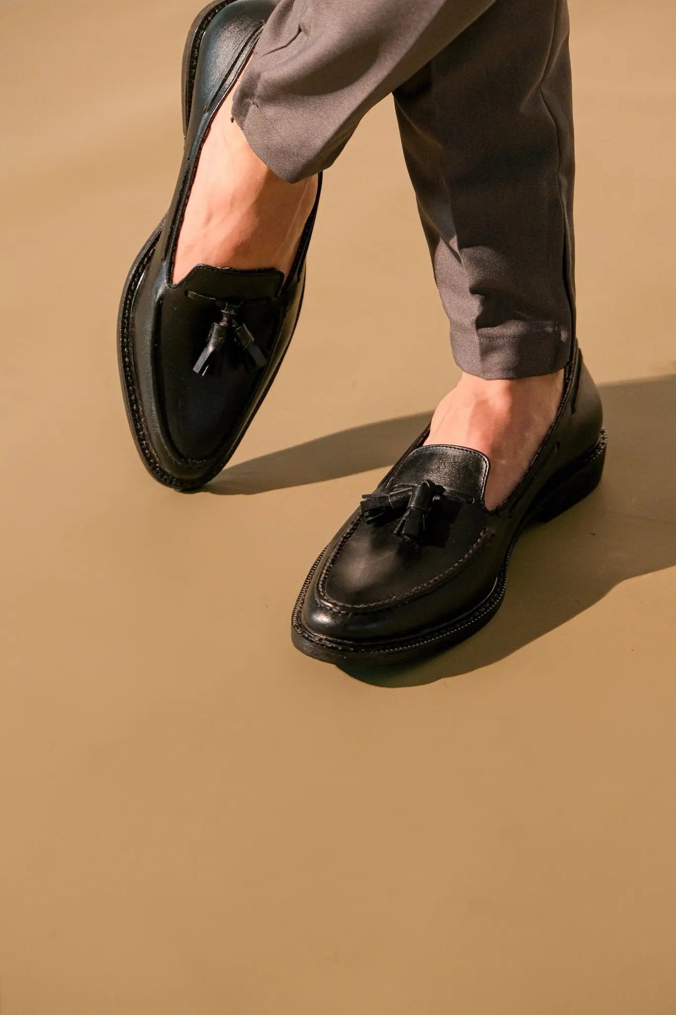 ENRIQUE Tassel Loafer - Black - Mariqueño