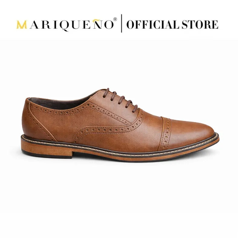 Walnut brown leather oxford shoe with holes on a white background with 'Mariqueno' branding.

#color_walnut