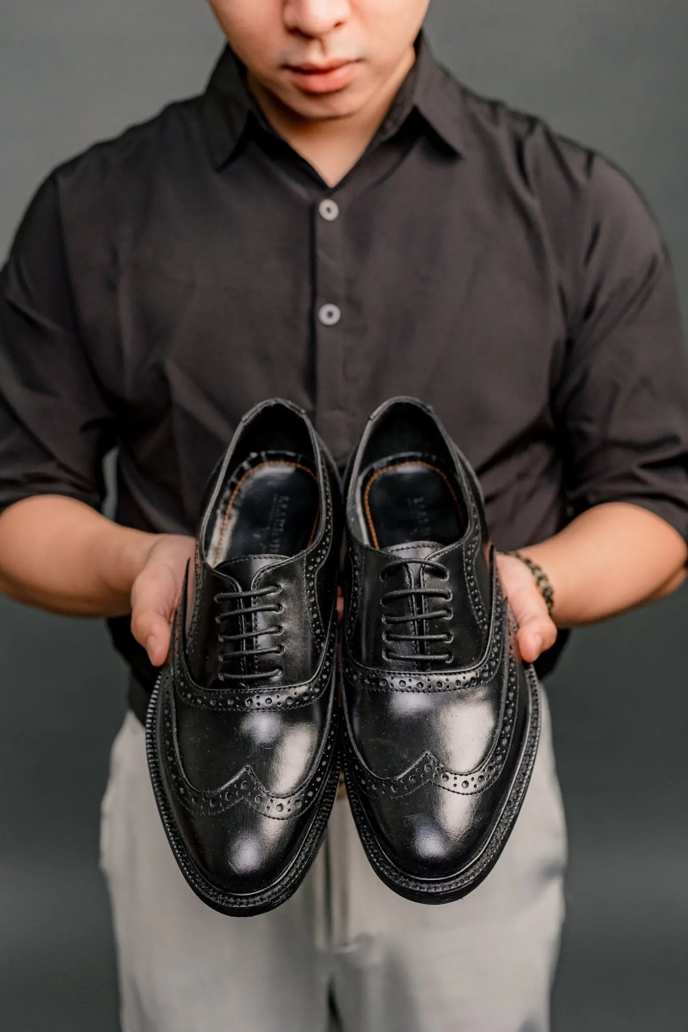 GUEVARRA Wingtip Oxford - Black - Mariqueño