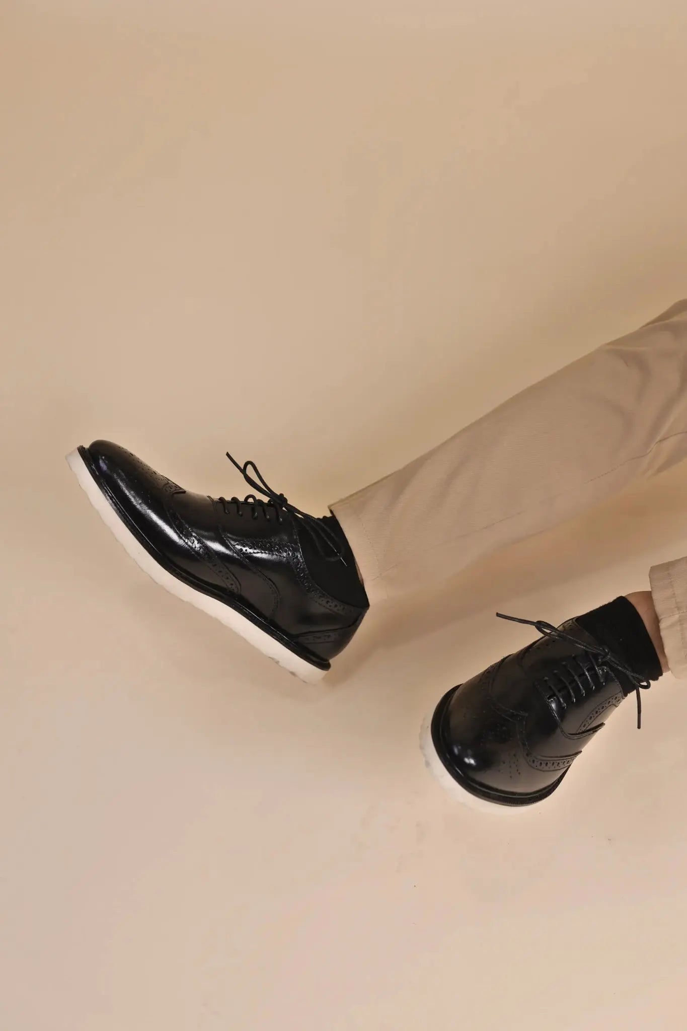 GUEVARRA Wingtip Oxford in Rubber Sole - Black - Mariqueño