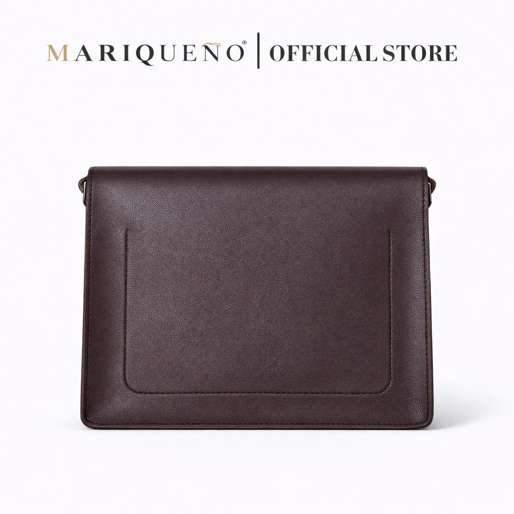 Walnut brown leather top handle bag on a white background with 'MARIQUENO' branding.
#color_walnut