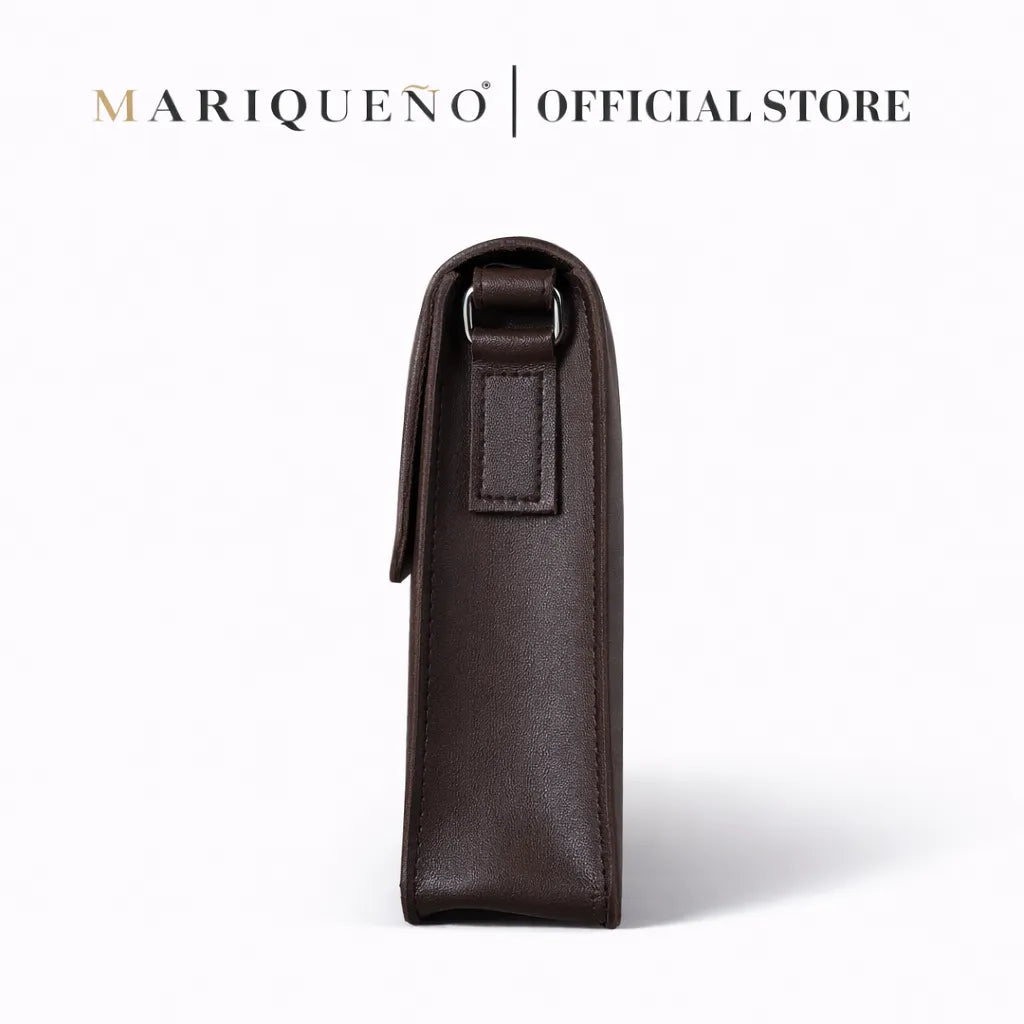 Walnut brown leather top handle bag with strap on a white background, branded as Mariqueno.
#color_walnut
