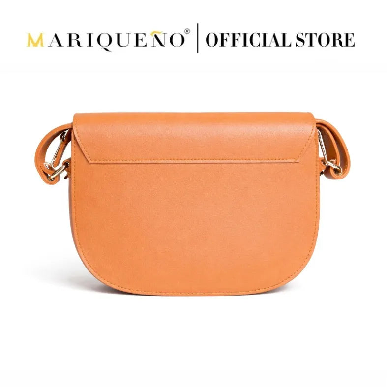 Tan brown sling bag on a white background, featuring the Mariqueno brand.
#color_tan brown