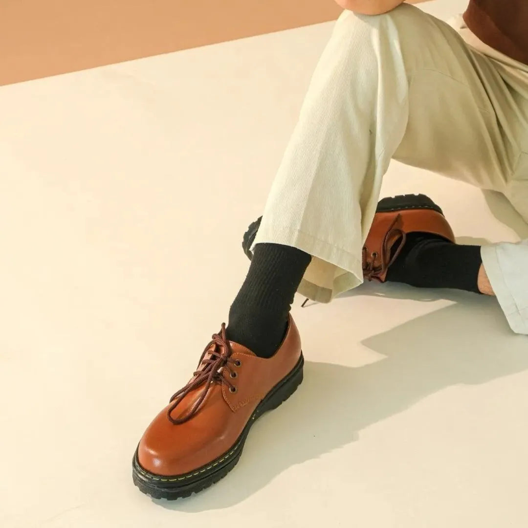 Model wearing low cut boots in Tan color
#color_tan
