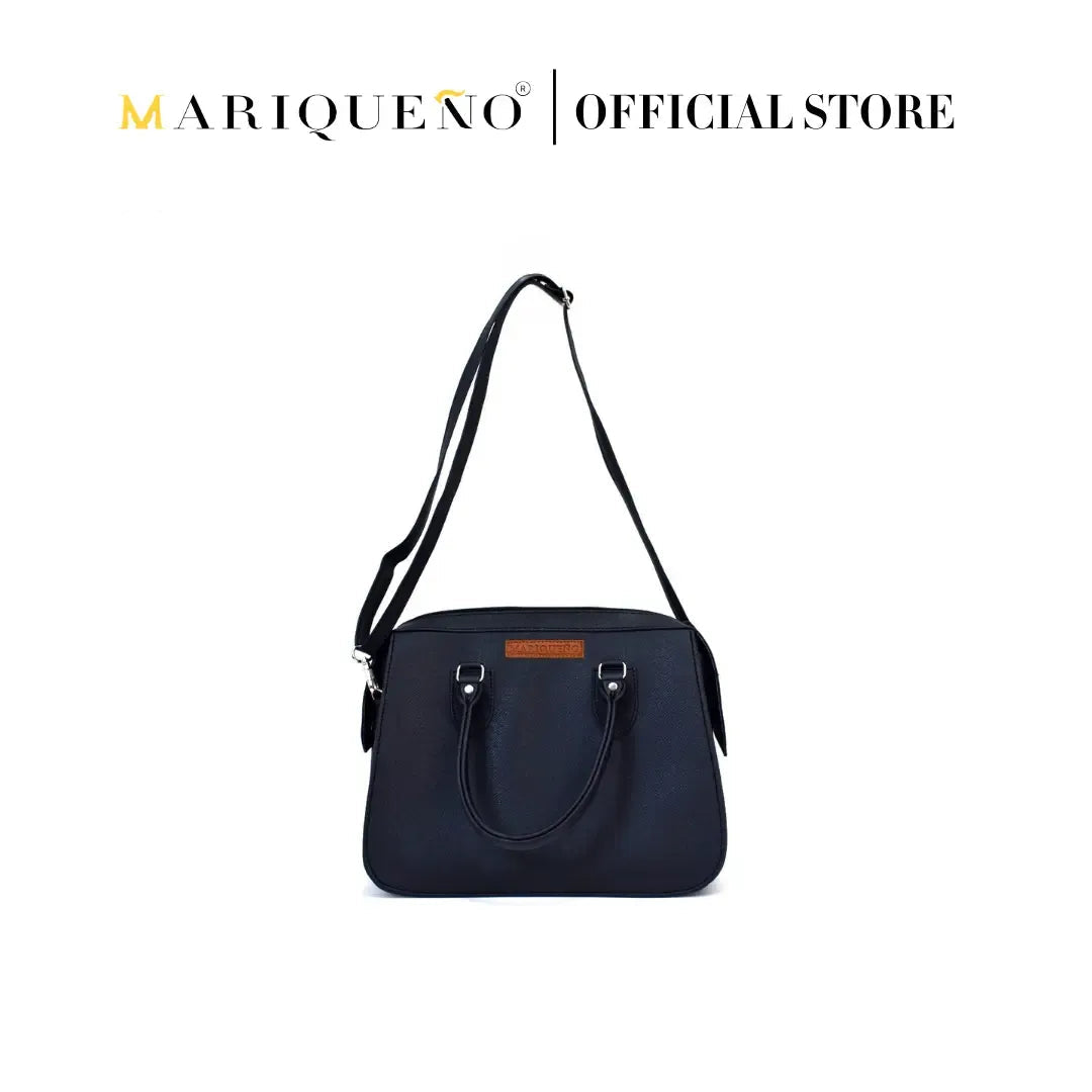 Navy blue handbag with a strap on a white background, featuring the Mariqueño brand.
#color_black