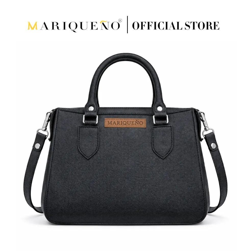 Navy blue handbag with a strap on a white background, featuring the Mariqueño brand.
#color_black