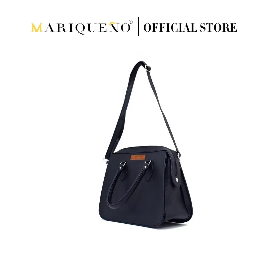 Black handbag with a strap on a white background, featuring the Mariqueño brand.
#color_black