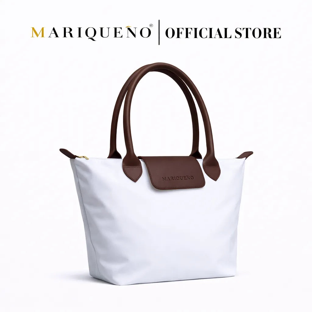 White handbag with brown handles and accents on a white background, featuring the Mariqueno brand.
#color_white