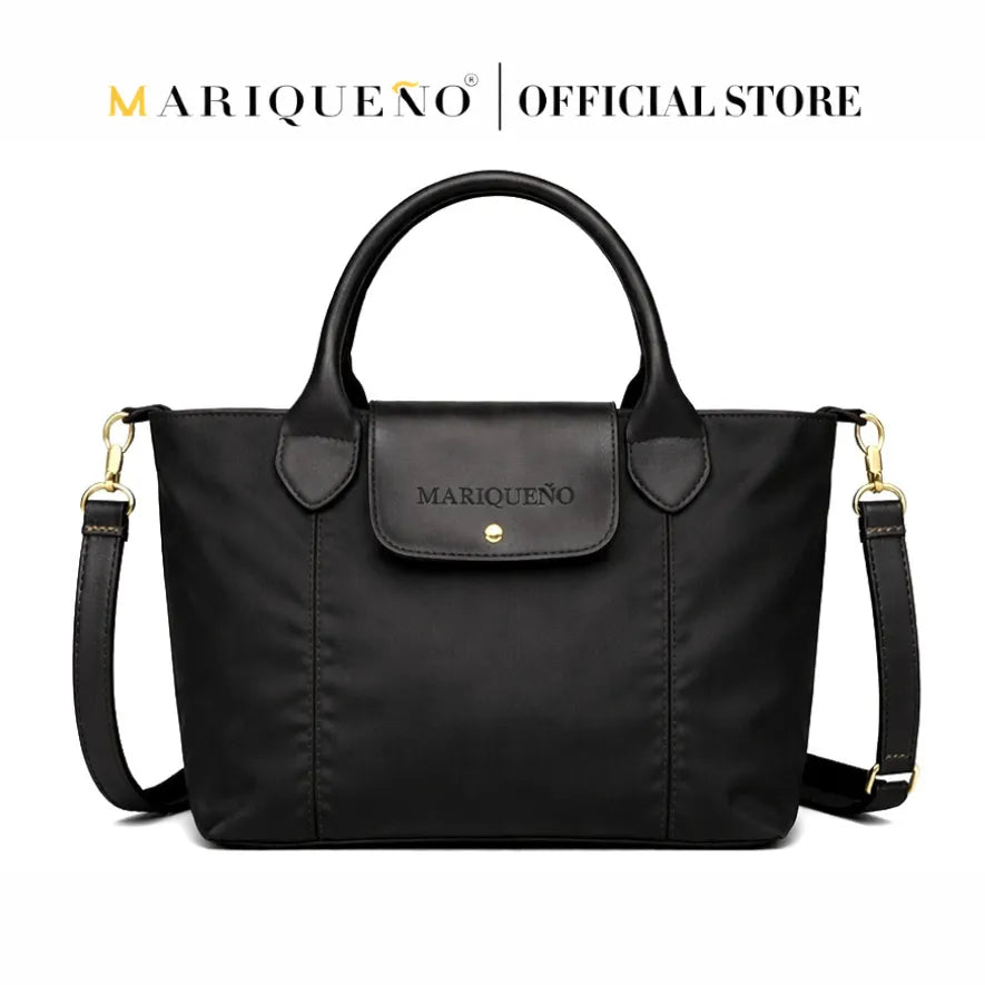 Black handbag with shoulder strap on a white background, featuring the Mariqueño brand.
#color_black