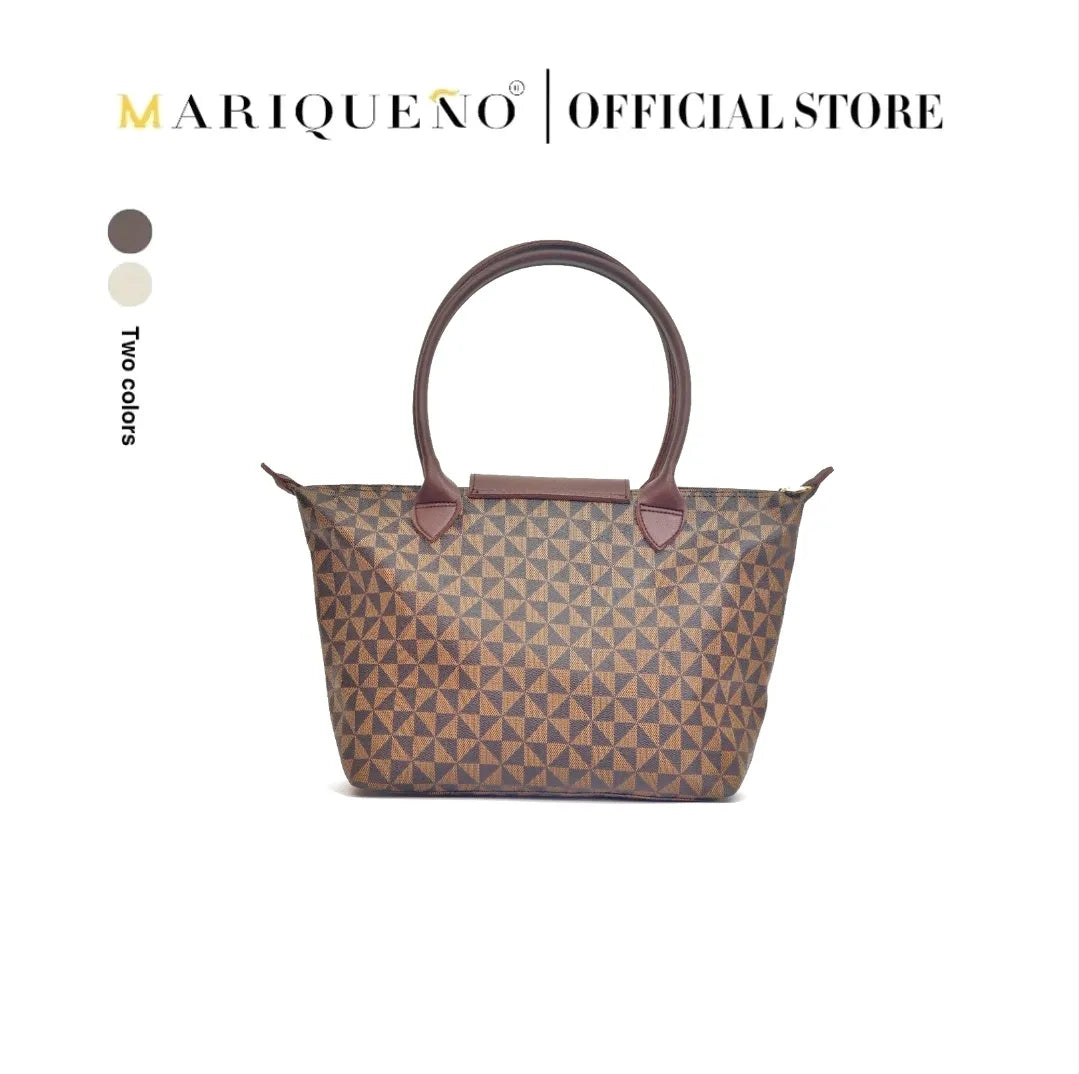 Handbag with geometric pattern and brown handles on a white background, featuring the Marqueéno brand.
#color_choco brown geo