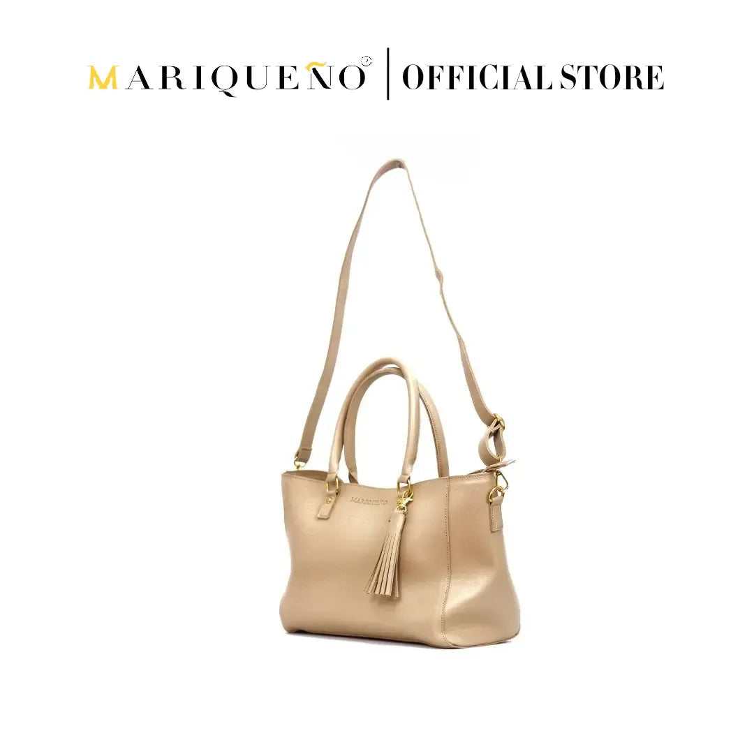 Beige handbag with tassels on a white background, featuring the Mariqueño brand.
#color_cream