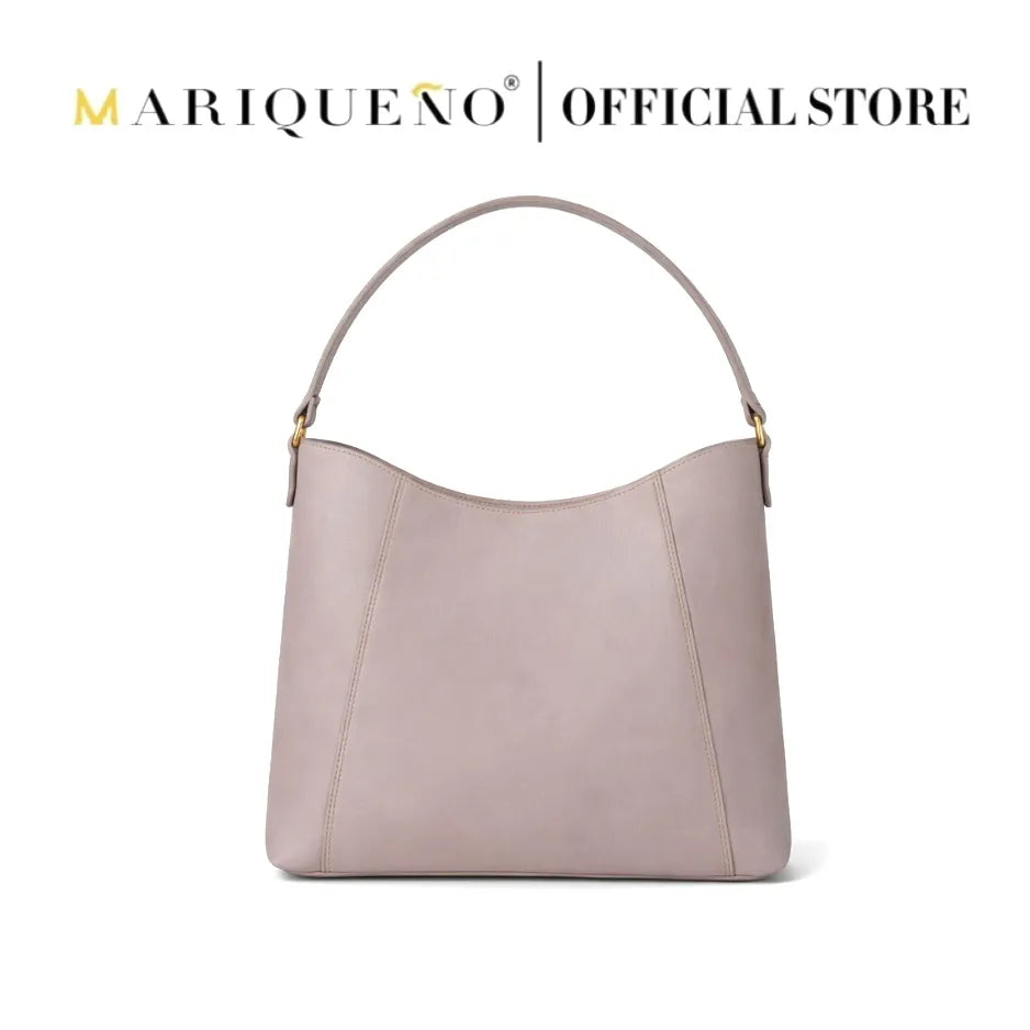 Taupe handbag with gold accents on a white background, featuring the Mariqueno logo.
#color_taupe