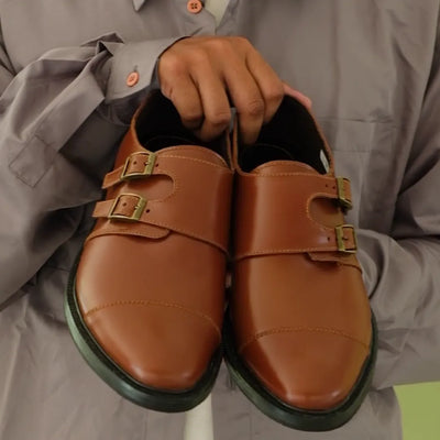 Santiago double monk strap leather shoes in tan color
#color_tan